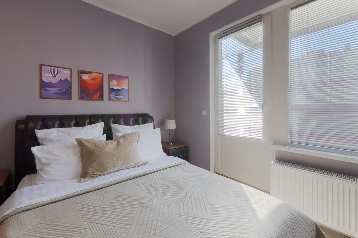 БелосНежность на набережной Обводного канала 108