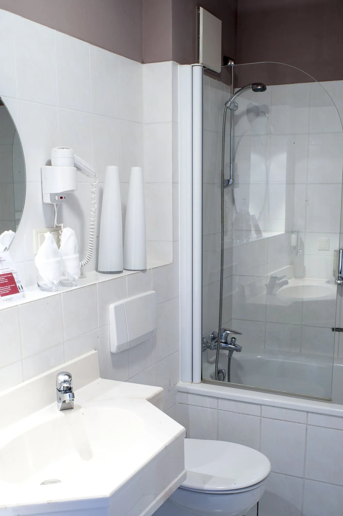 Airport Hotel by The New Yorker