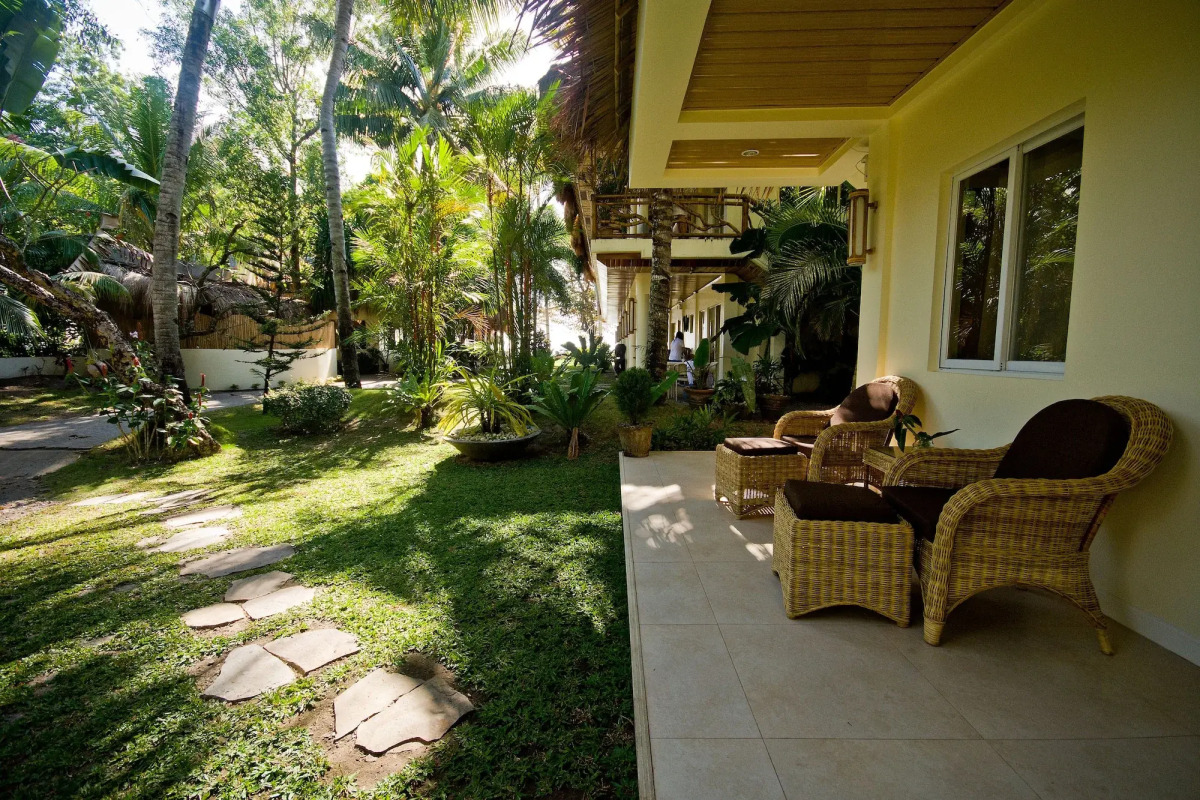 Mike's Dauin Beach Resort