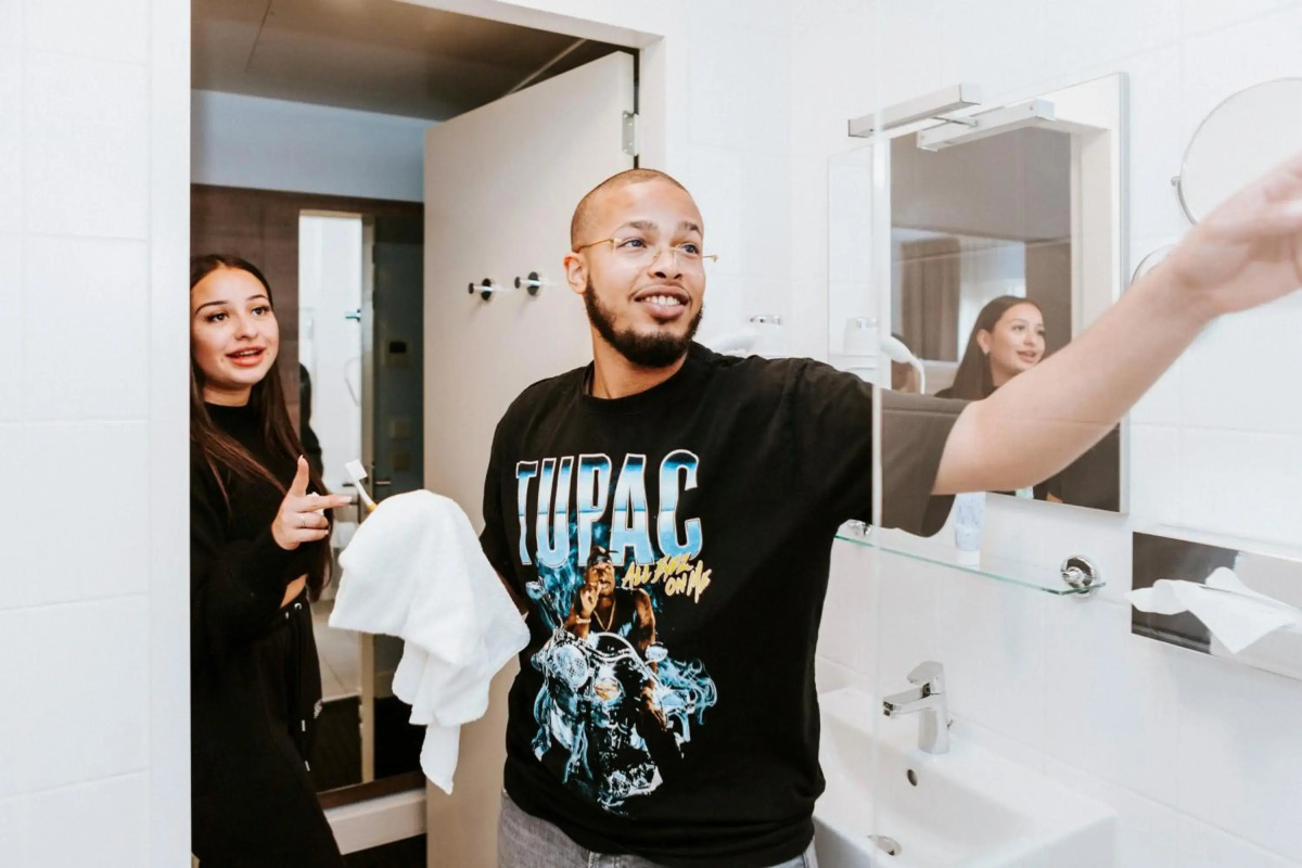 Rotterdam Teleport Hotel