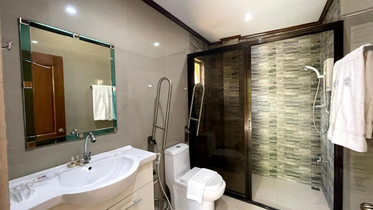 Anda White Beach Resort