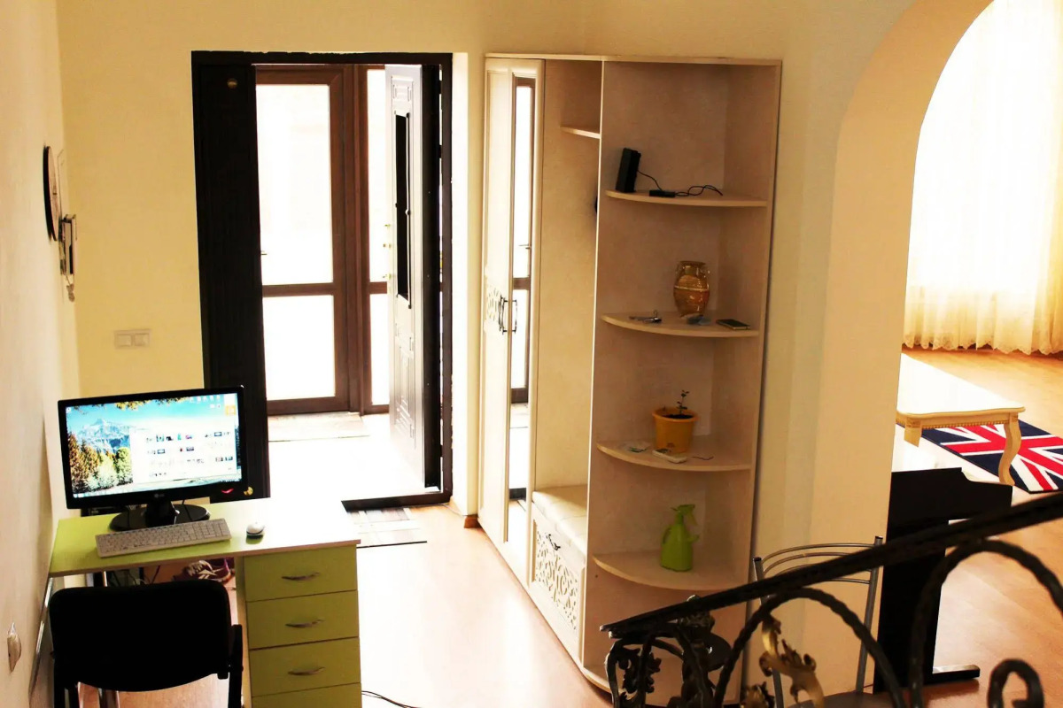 Sherlock Homes Art Hostel