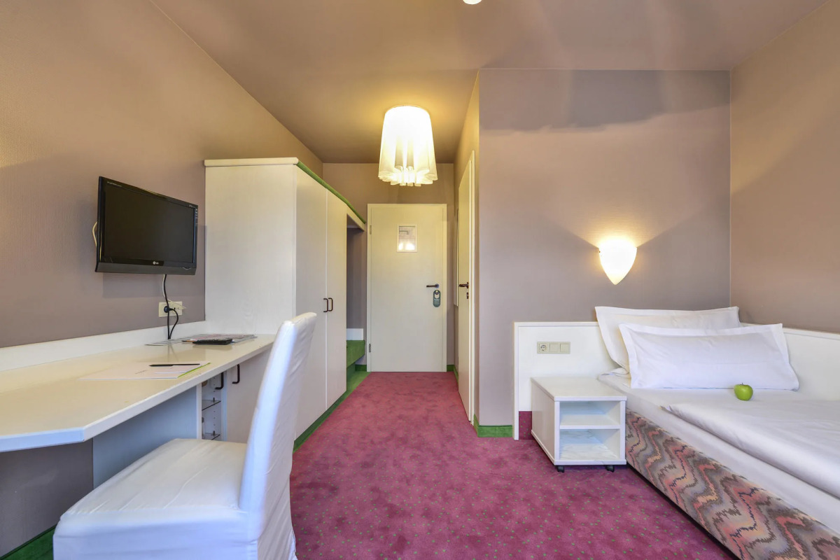 Airport Hotel by The New Yorker