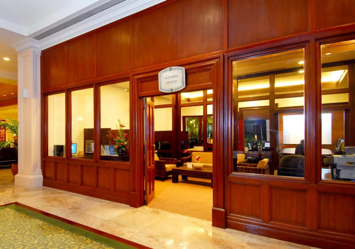 Waterfront Airport Hotel & Casino