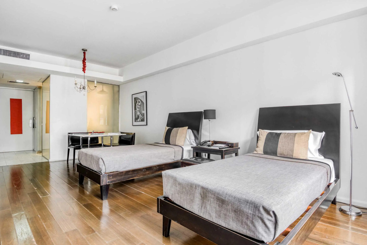 Broadway Hotel & Suites