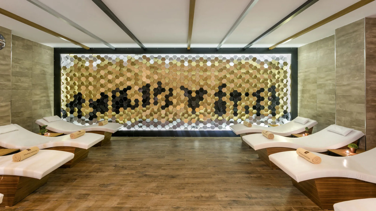 B Business Hotel & Spa