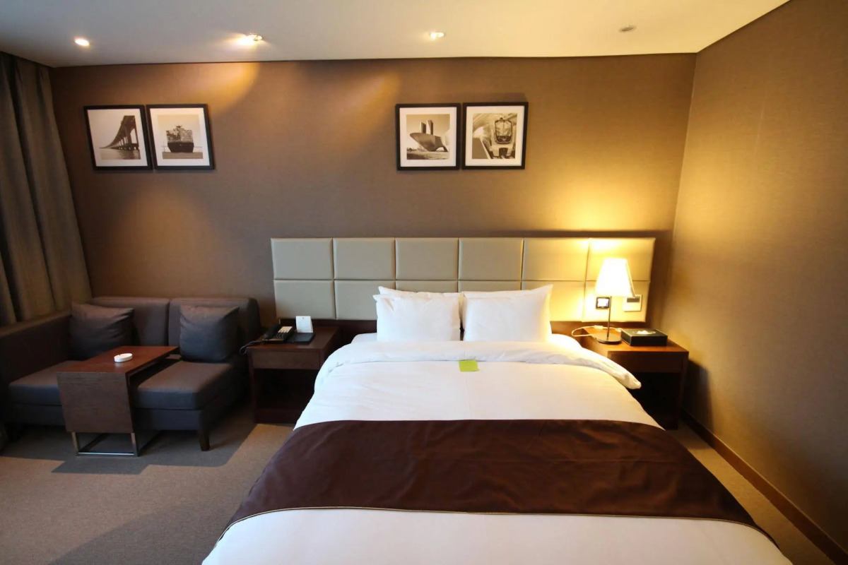 The Central Plaza Hotel