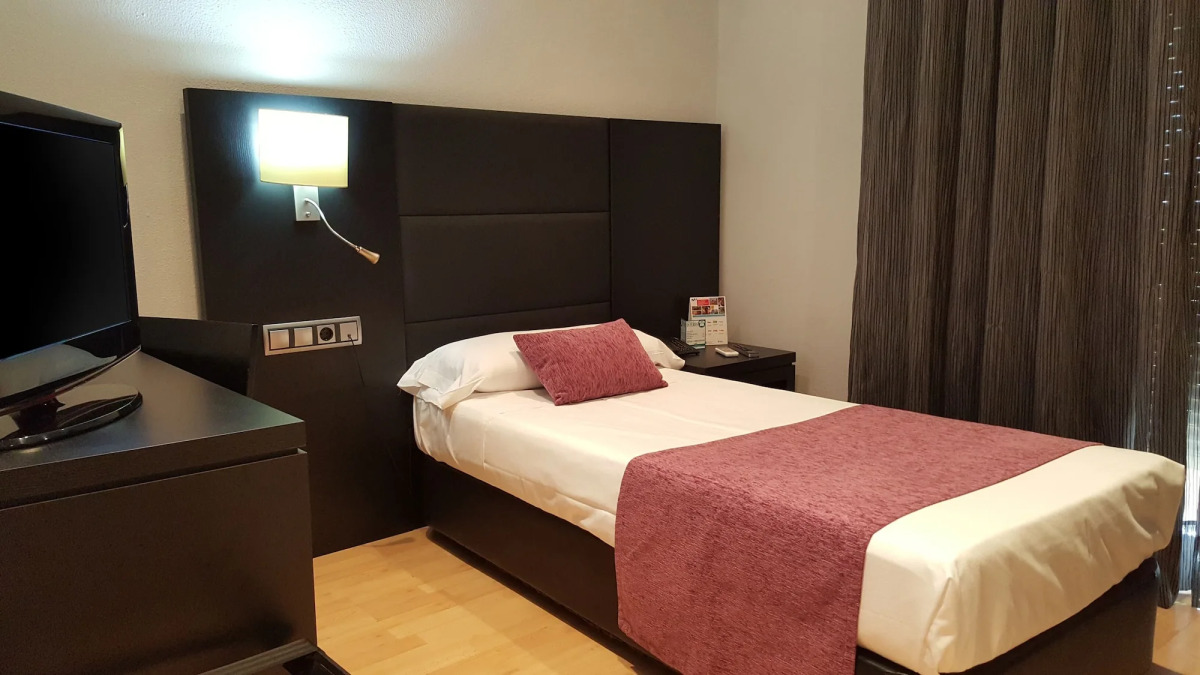 Отель Virgen de los Reyes