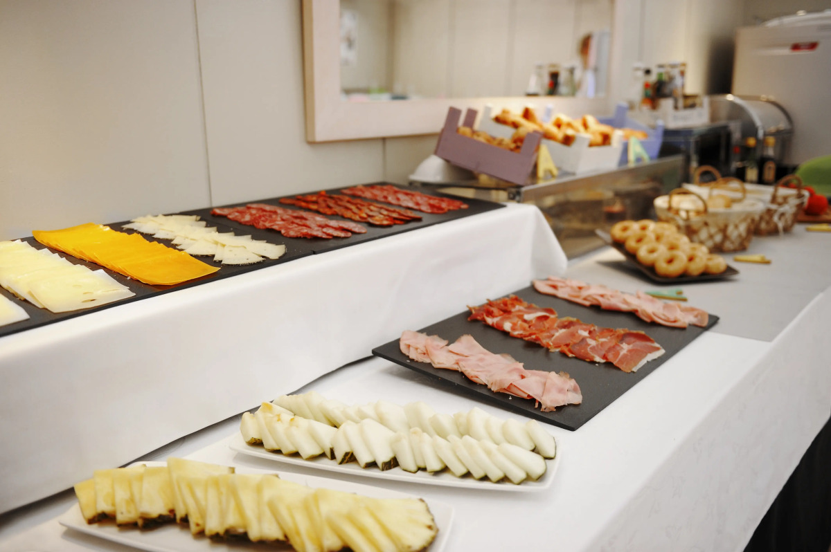 Отель Tres Torres Atiram