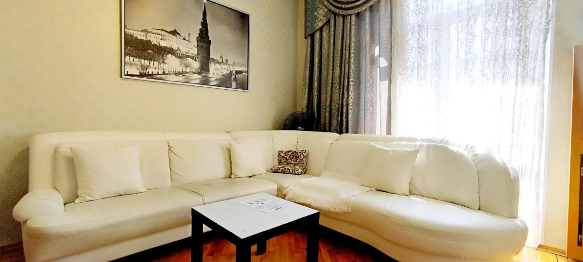 Tverskaya Street (Тверская Стрит) на улице Тверская 6 строение 1