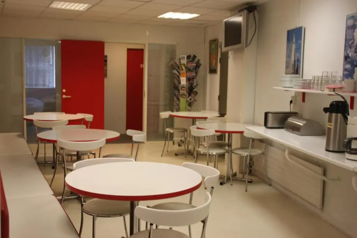 101 Guesthouse Hotel