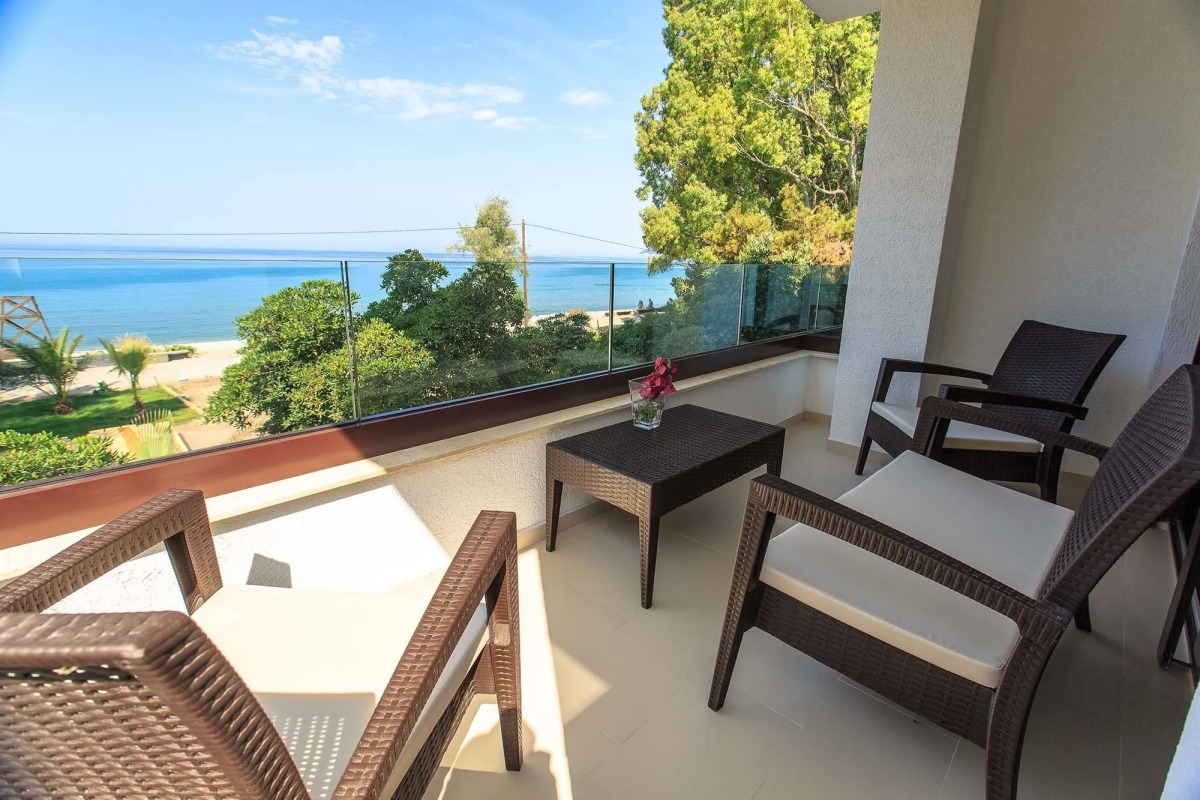 Apartments Kuce Lekovica snack bar- Bistro & Beach