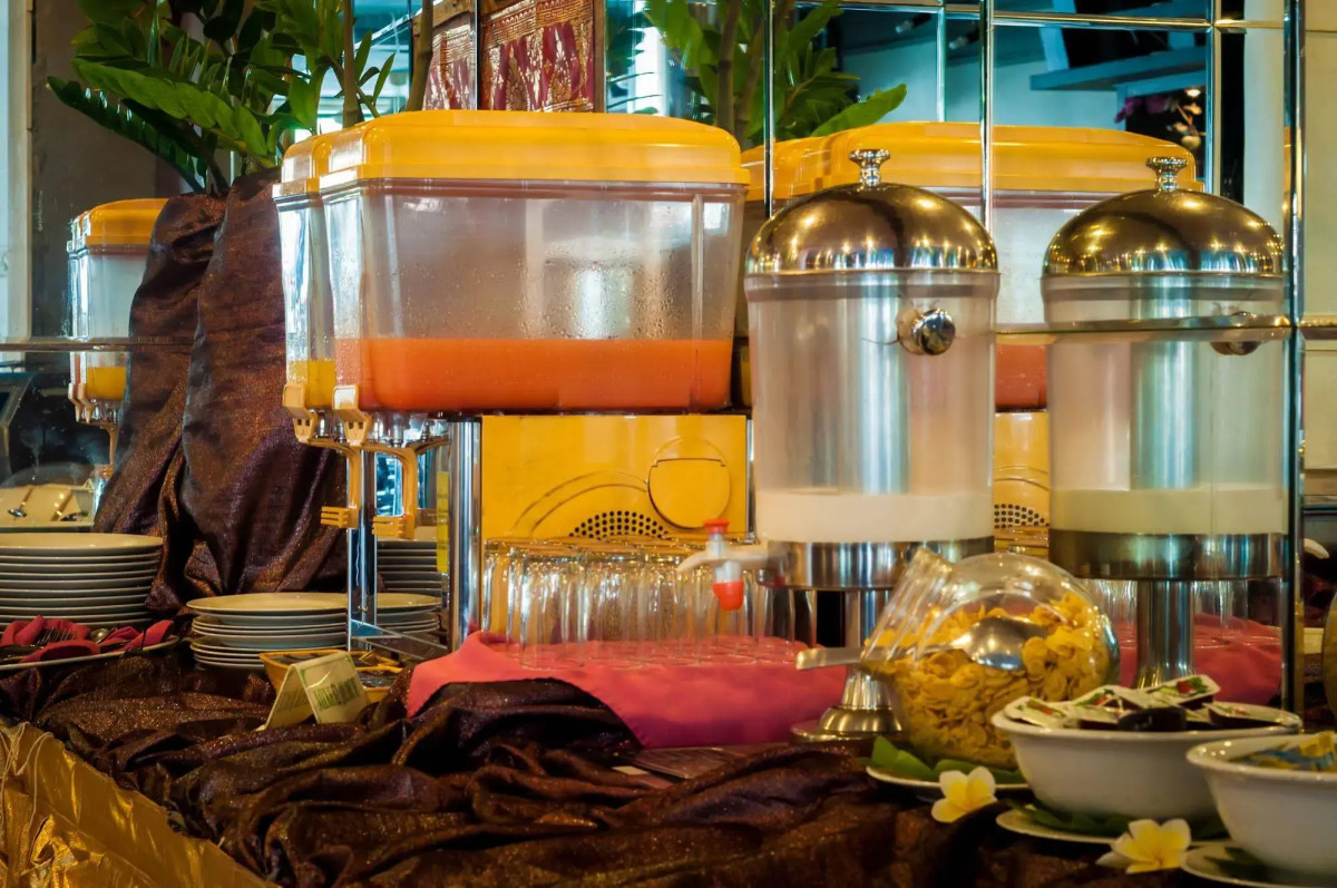 Отель Melasti Kuta Beach Hotel and Spa