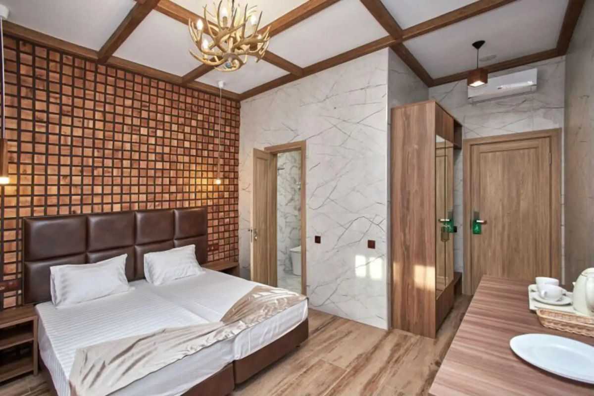 Апартаменты в отеле Red Wood (Ред Вуд)