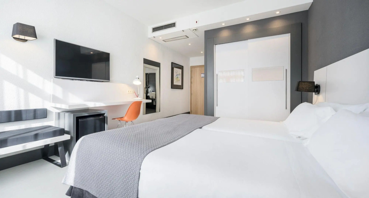 Отель Ilunion Bilbao