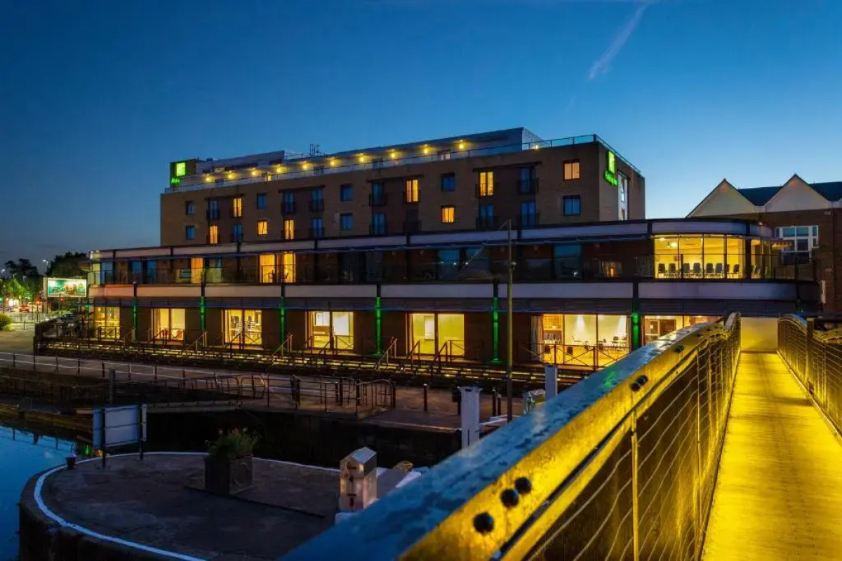 Holiday Inn London Brentford Lock by IHG