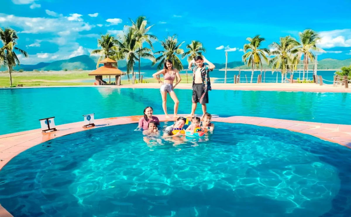 Kaengkrachan Boathouse Paradise Resort