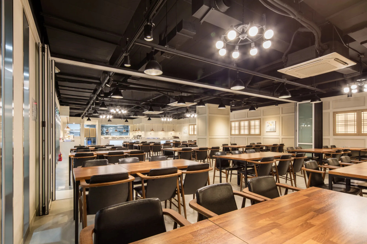 The First Stay Hotel