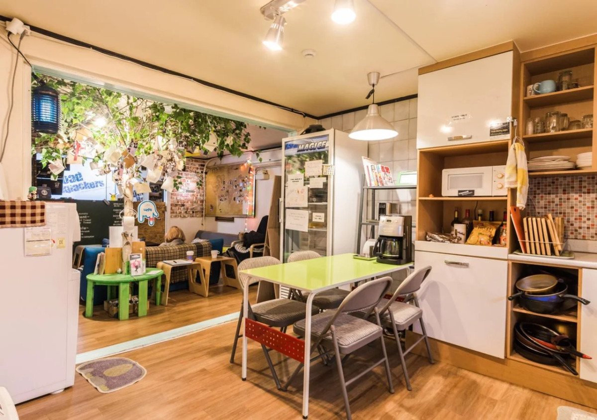 Crossroad Backpackers