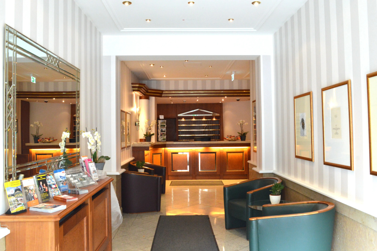 Star-Apart Hansa Hotel