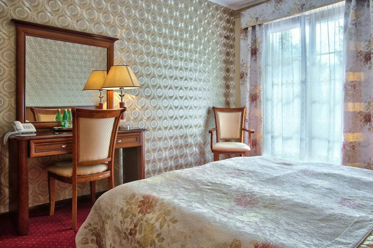 Hotel Dworek Tryumf Dąbrowscy Spółka Jawna