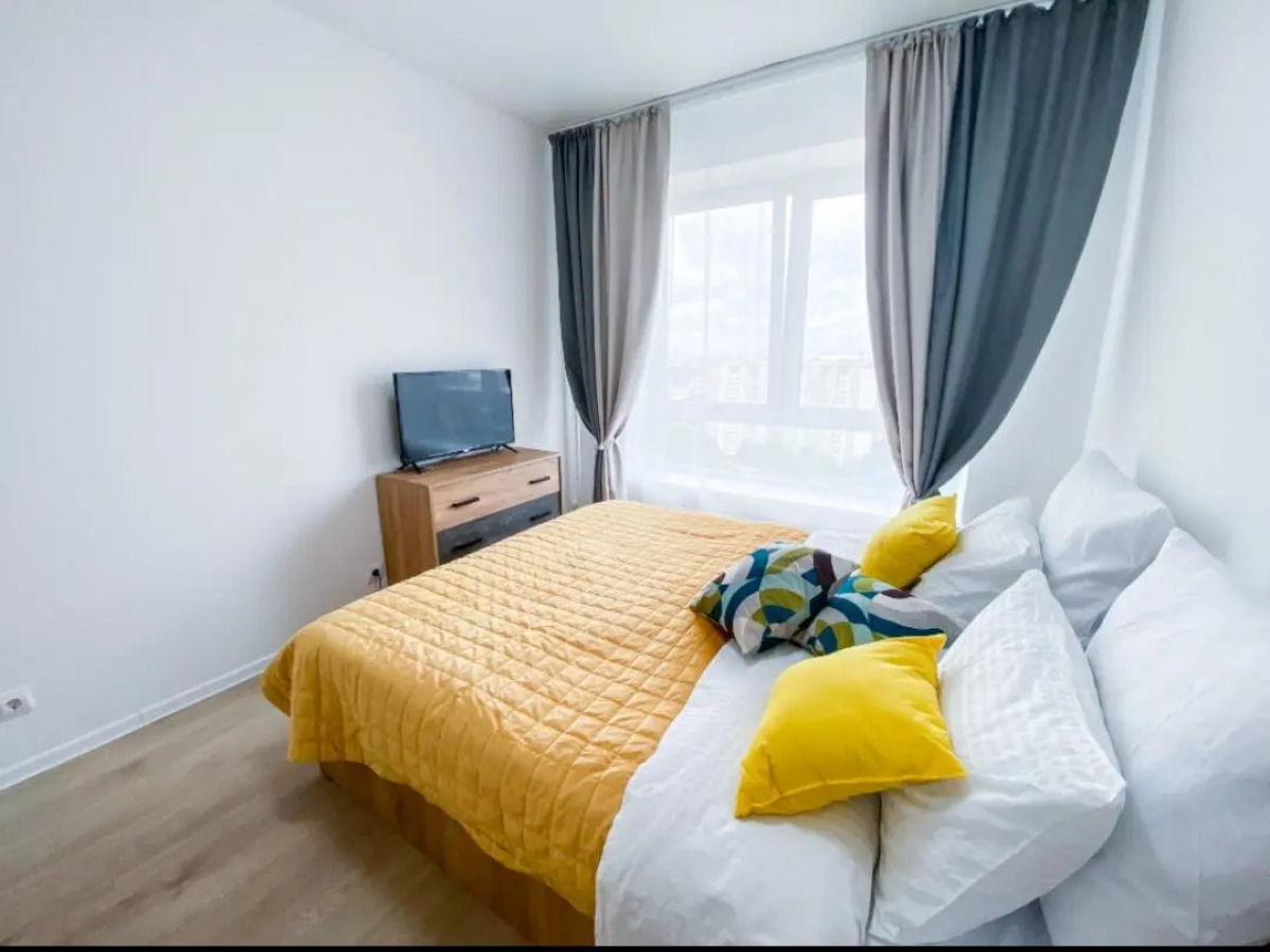 Sunny Days On The Street Of The Pilot Laryushin 10