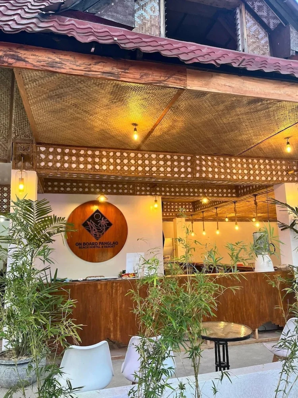 On Board Panglao Beach Hostel and Resort