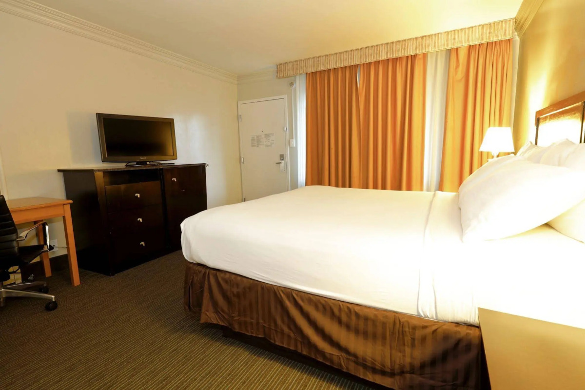 The Sojourn Los Angeles - Sherman Oaks