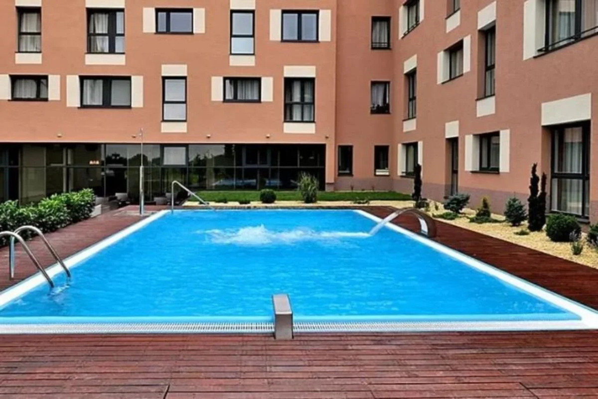 Melrose Apartments 2