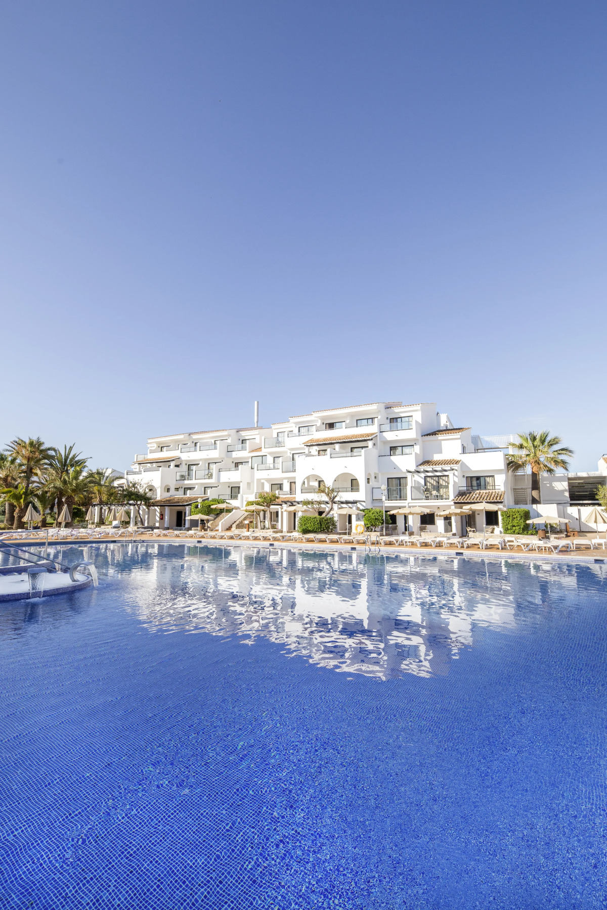 FERGUS Style Bahamas