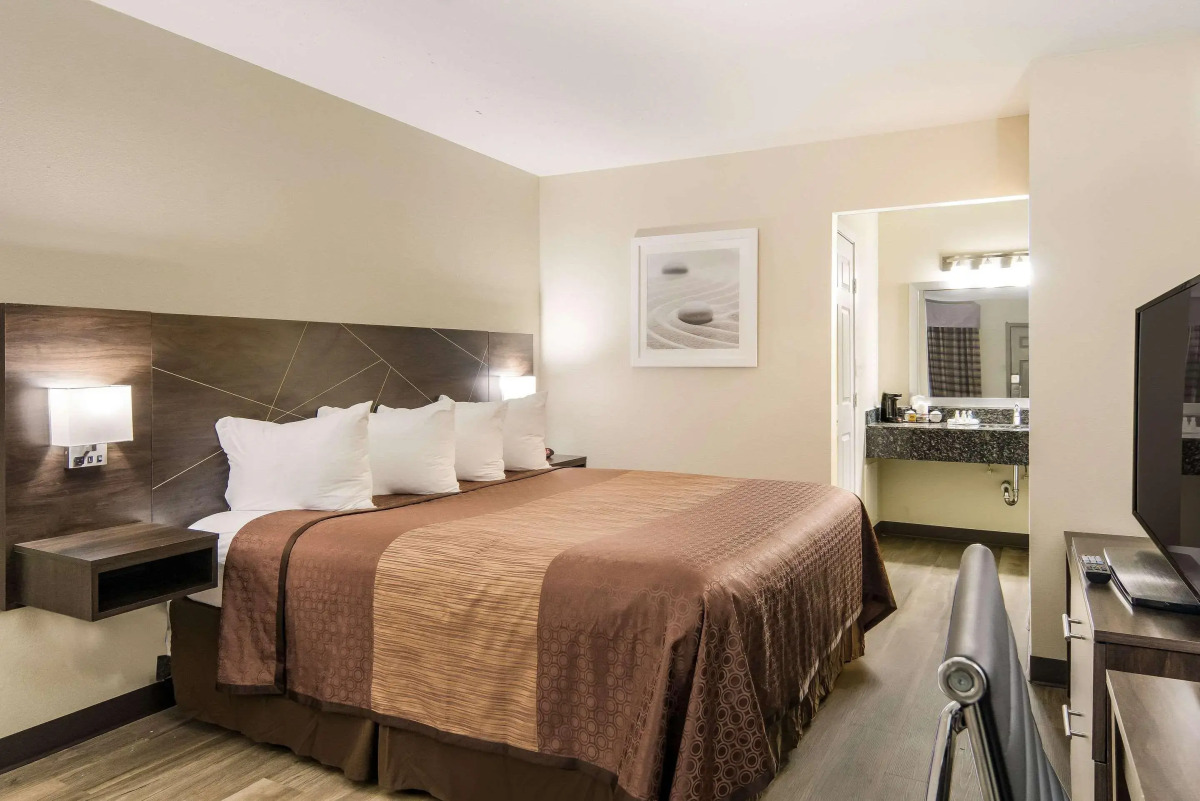 Quality Inn & Suites Dallas - Cityplace