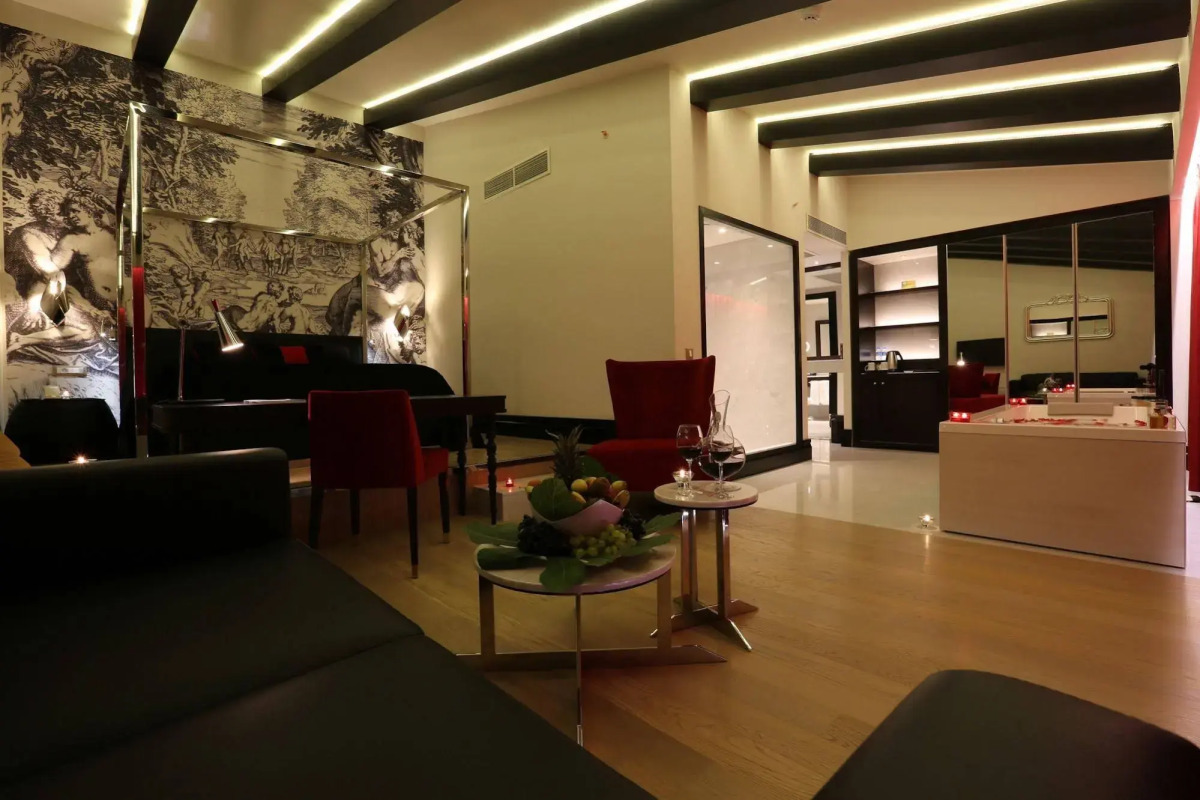 Charisma De Luxe Hotel