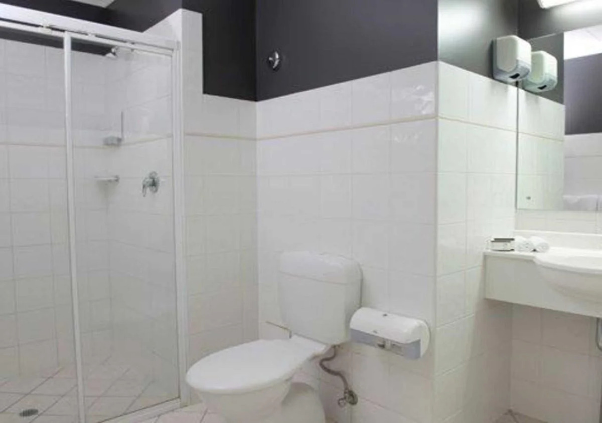 Adelaide Riviera Hotel