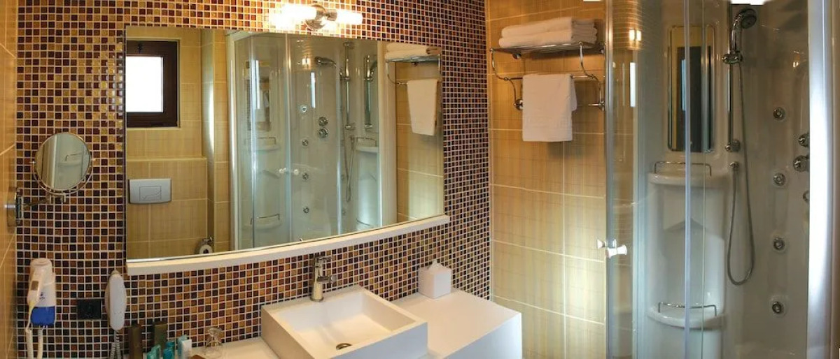 Ener Old Castle Resort Hotel