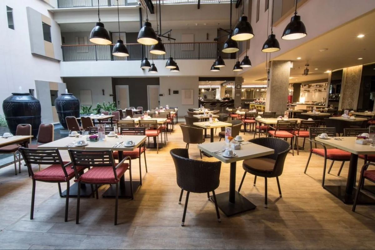 Отель Sevn Legian