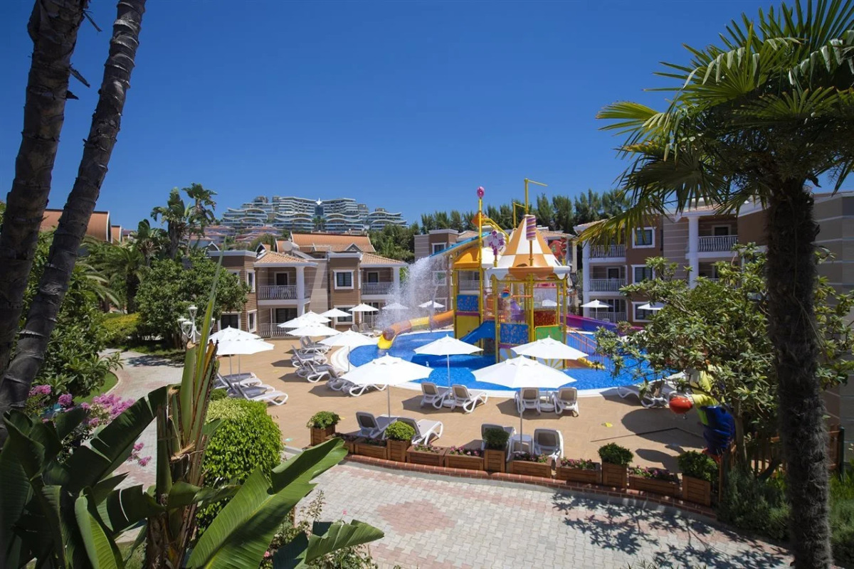 Quattro Beach Spa & Resort Hotel