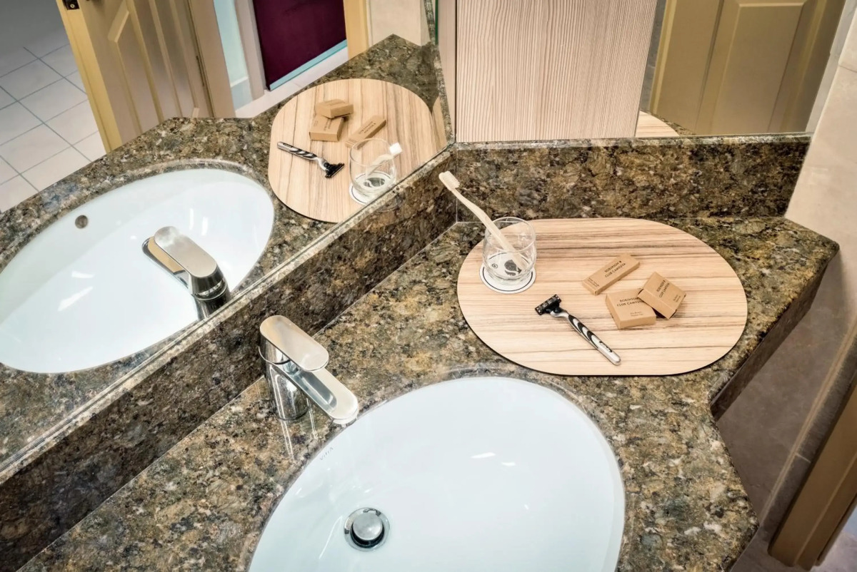 Robinson Camyuva - Adults only