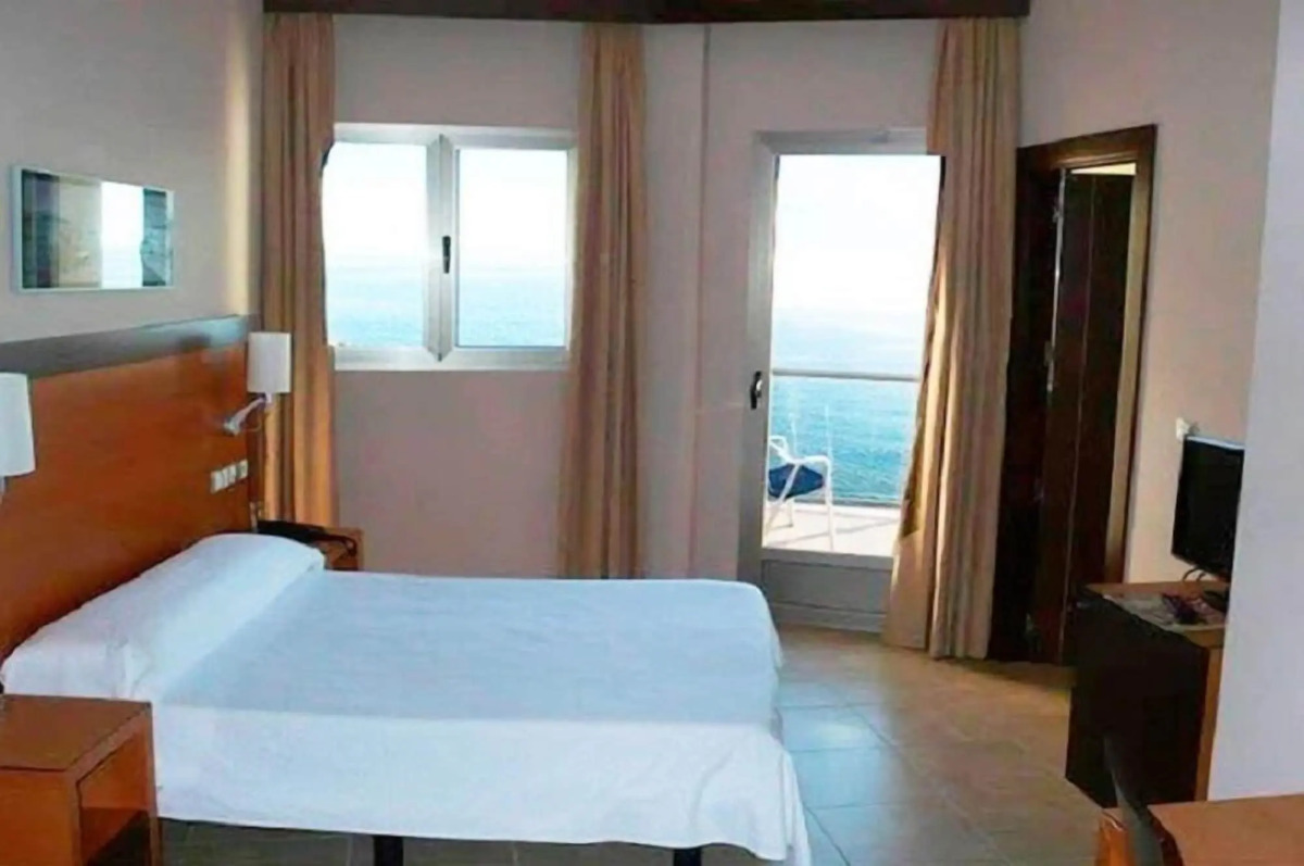 ON ALETA ROOM designed for adults