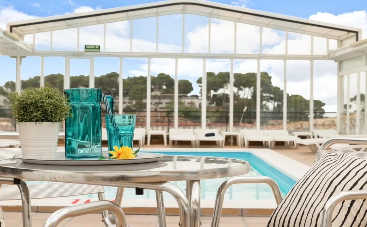 Vintage Hotel Mercedes