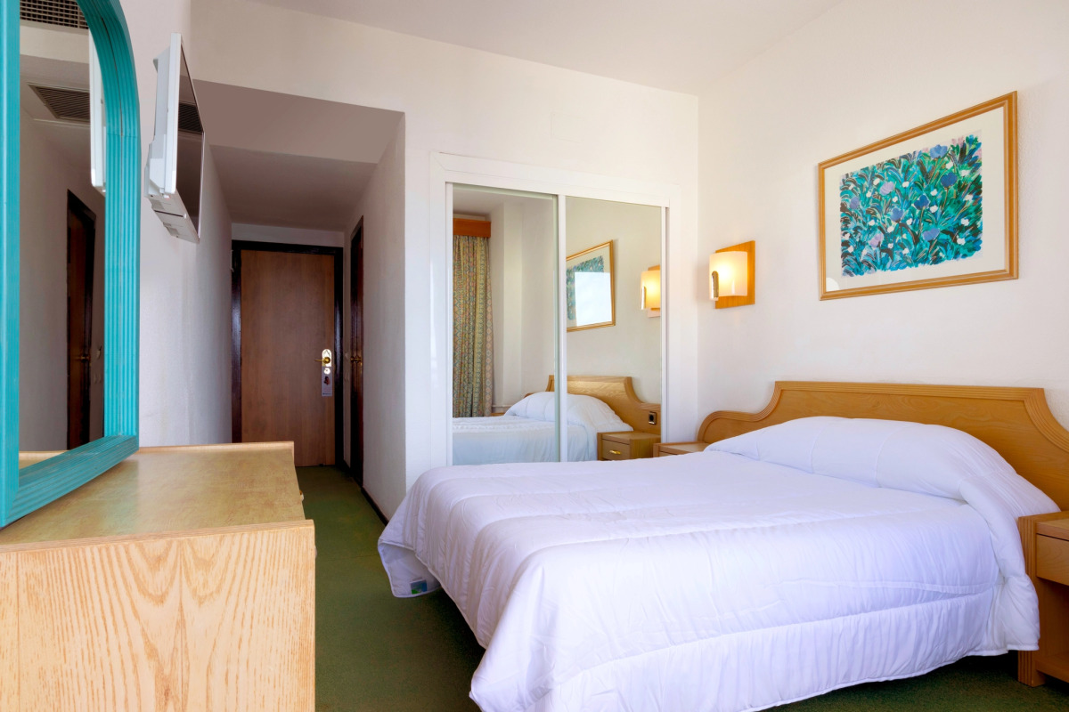 Отель Vibra Beverly Playa