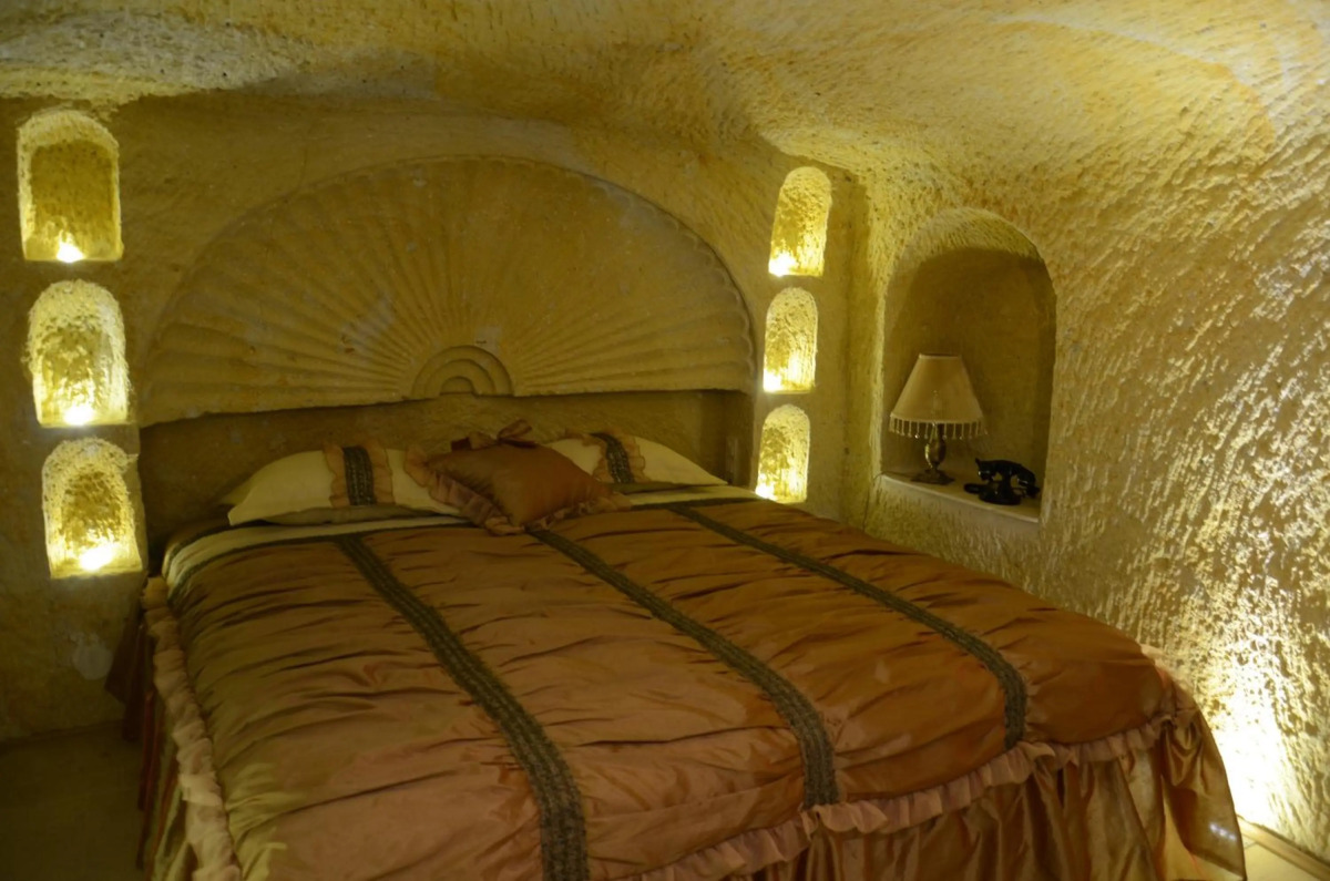 Golden Cave Suites