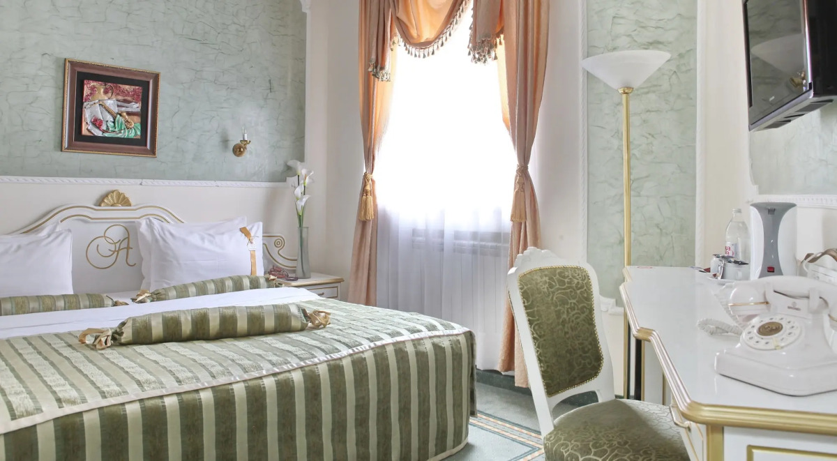 Queen's Astoria Design Hotel