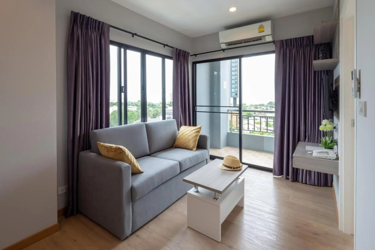 Horsehill Hotel Sriracha