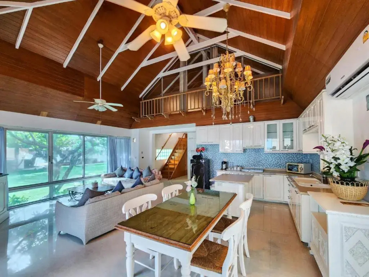 Отель Bandara On Sea