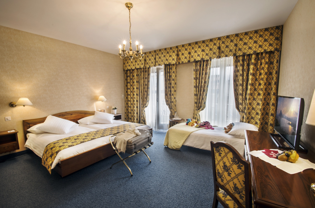 International au Lac Historic Lakeside Hotel