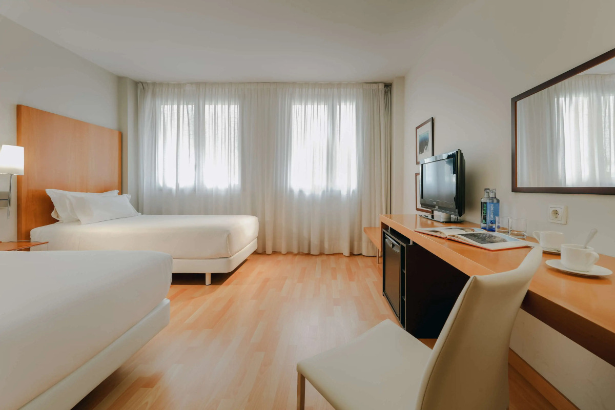 Отель Сatalonia Barcelona Beach