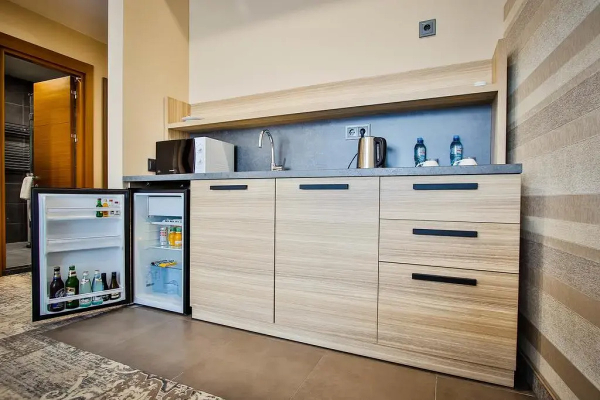 Амери Плаза