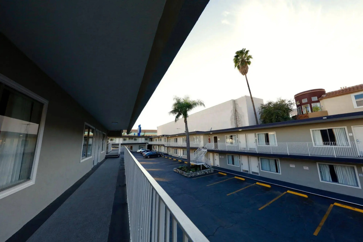 The Sojourn Los Angeles - Sherman Oaks