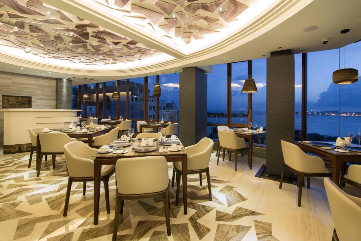 Отель Samann Grand