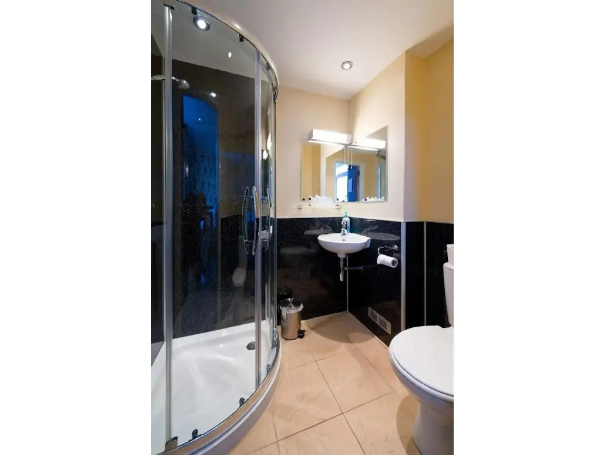 Number 44 Hotel & Bar